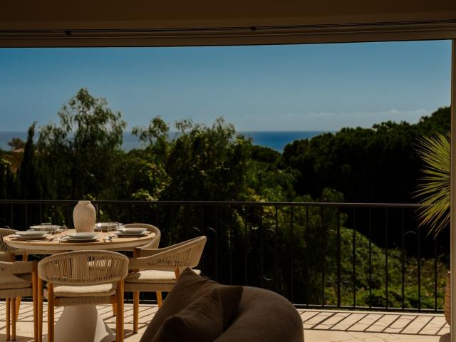 2 bedroom townhouse with private heated pool & sea views in Marbella East