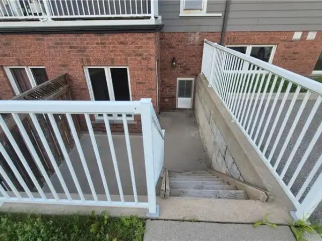 2 Bedroom Townhouse Woodstock ON 104470849