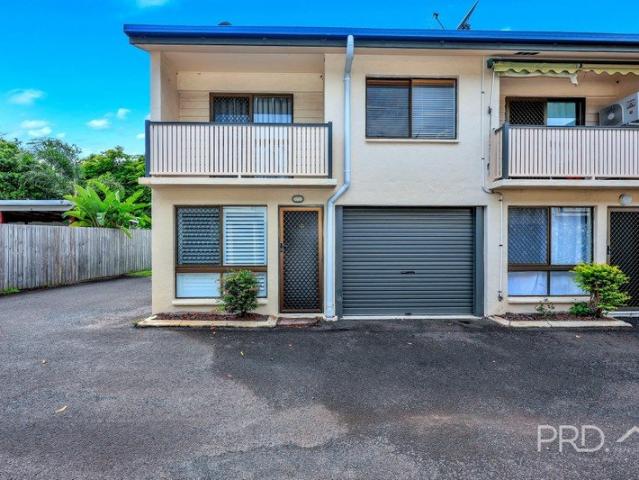 2 BEDROOM TOWNHOUSE 1 STREET TO ESPLANADE MODERN KITCHEN & BATHROOM PRIVATE FENCED COURTYARD SINGLE LOCK UP GARAGE WITH INTERNAL ACCESS