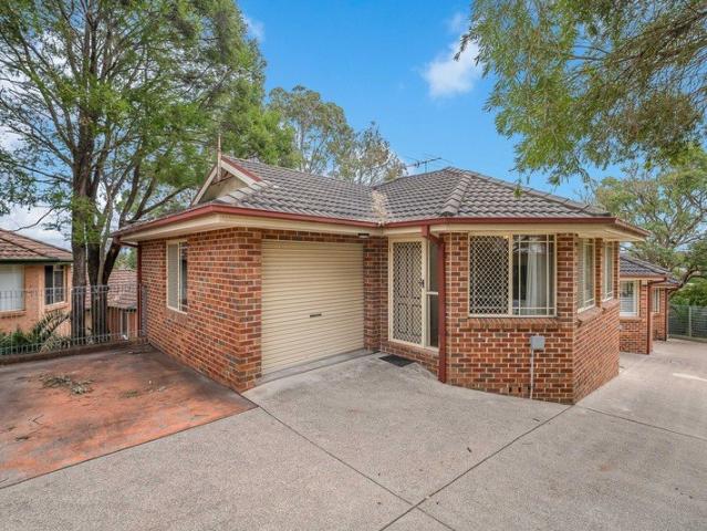 2 BEDROOM TOWNHOUSE, 900M FROM UNIVERSITY OF NEWCASTLE