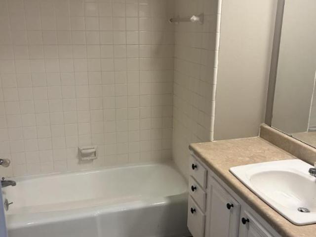 2 bedroom, Toledo OH 43614 106216966