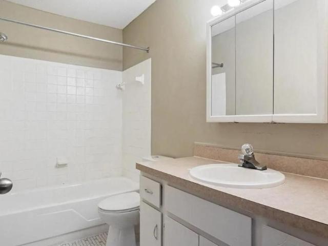 2 bedroom, Toledo OH 43613 105987776
