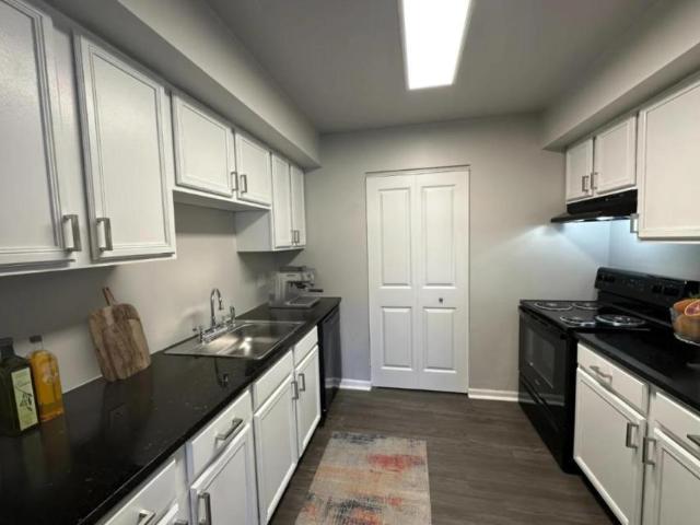 2 bedroom, Toledo OH 43623 104454147