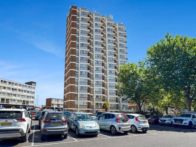 2 bedroom Top Floor Flat in Bognor Regis 2 bed flat to rent £1,100 pcm £254 pw