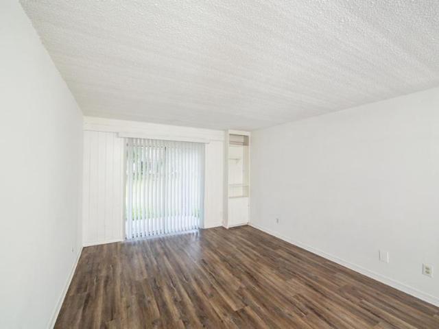 2 bedroom, Tampa FL 33613 104737771