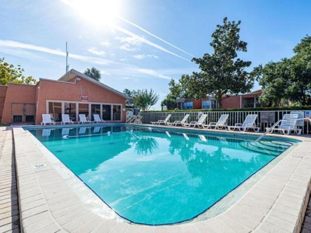2 bedroom, Tampa FL 33617 LS105702329