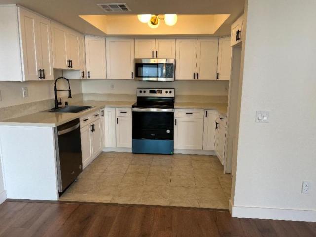 2 bedroom, Tarzana CA 91356 102201164