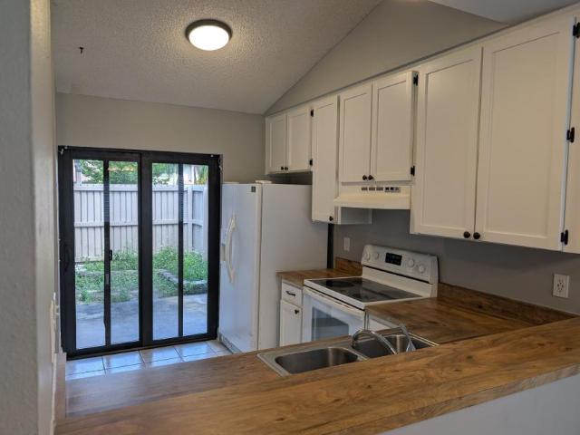 2 bedroom, Temple Terrace FL 33637 105664860