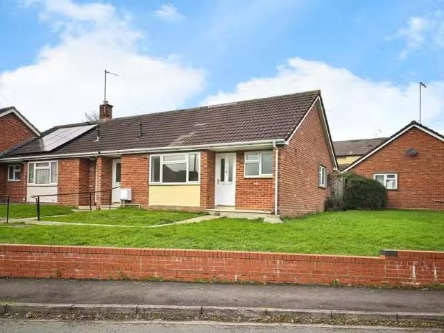 2 bedroom terraced bungalow for rent in Greenhill Road, Yeovil.