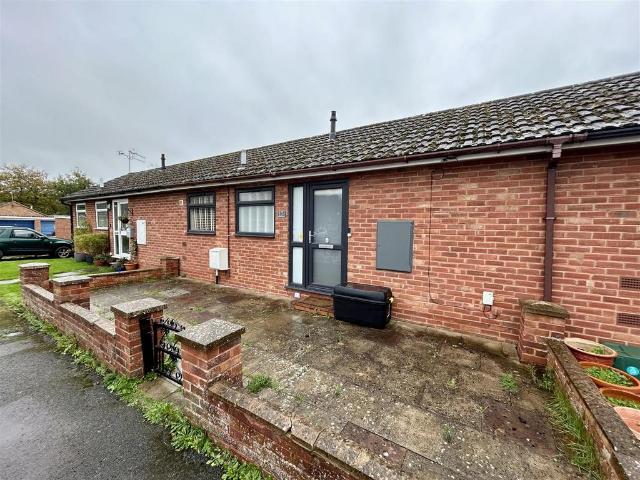 2 bedroom terraced bungalow for sale
