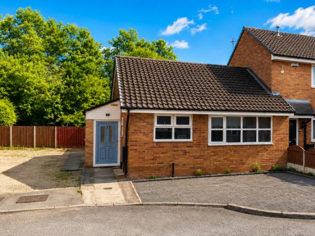 2 bedroom terraced bungalow for sale