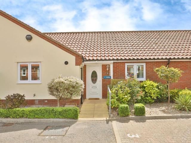 2 bedroom terraced bungalow for sale