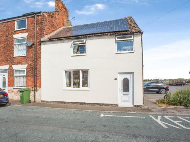 2 bedroom terraced bungalow for sale