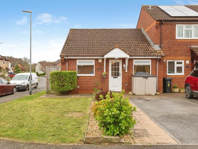 2 bedroom terraced bungalow for sale