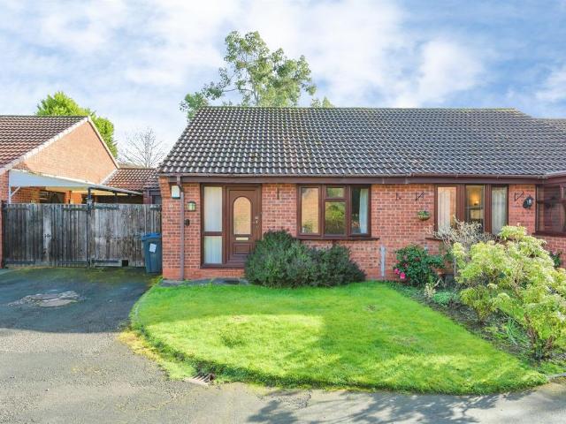 2 bedroom terraced bungalow for sale