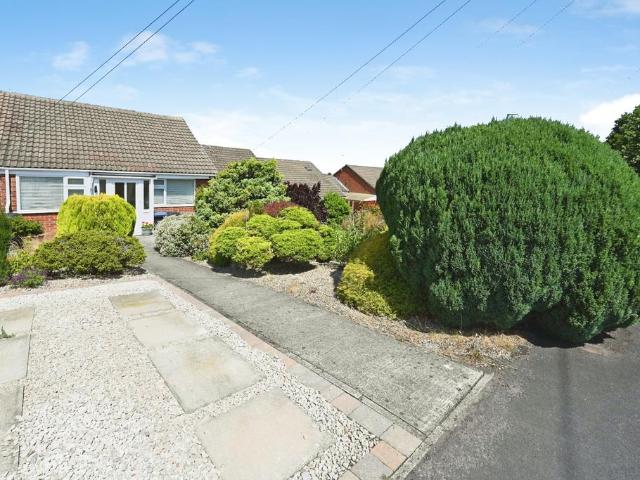 2 bedroom terraced bungalow for sale