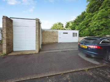 2 bedroom terraced bungalow for sale