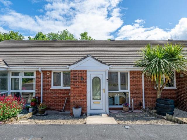 2 bedroom terraced bungalow for sale