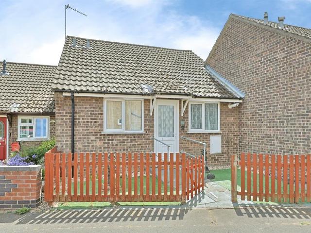 2 bedroom terraced bungalow for sale