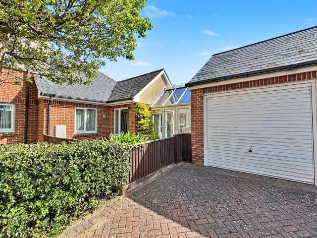 2 bedroom terraced bungalow for sale