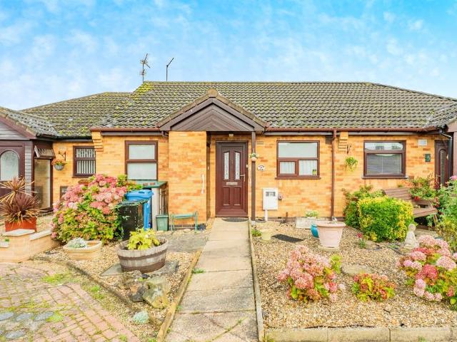 2 bedroom terraced bungalow for sale