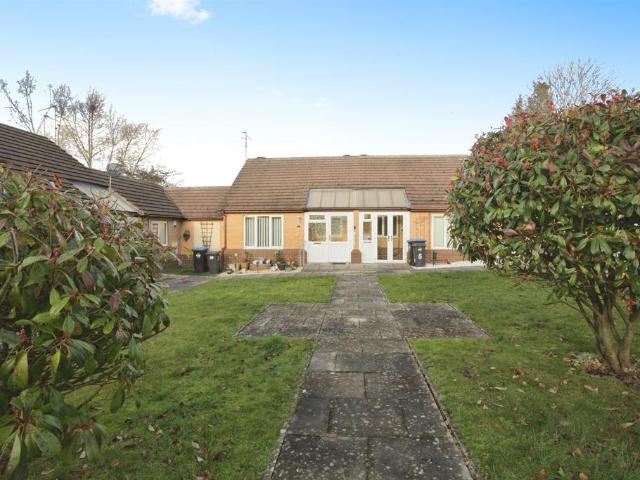 2 bedroom terraced bungalow for sale