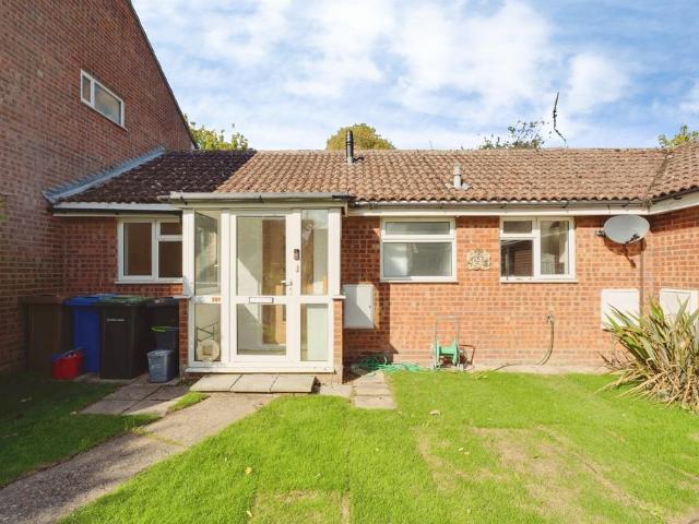 2 bedroom terraced bungalow for sale
