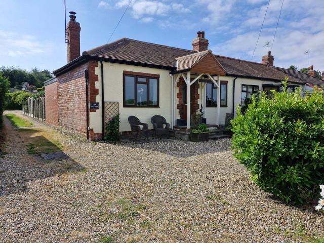 2 bedroom terraced bungalow for sale