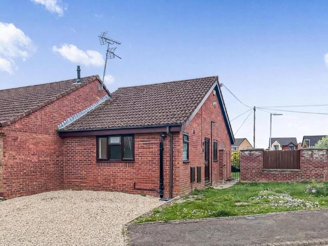 2 bedroom terraced bungalow for sale