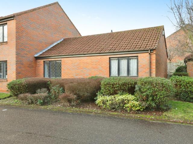 2 bedroom terraced bungalow for sale