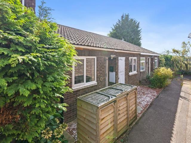 2 bedroom terraced bungalow for sale