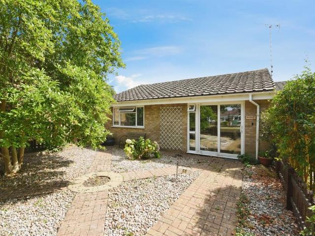 2 bedroom terraced bungalow for sale