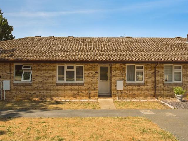 2 bedroom terraced bungalow for sale