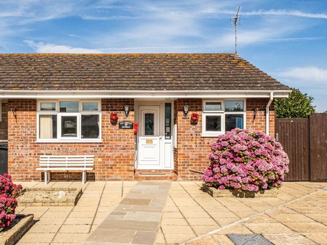 2 bedroom terraced bungalow for sale