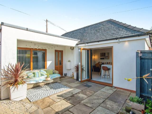 2 bedroom terraced bungalow for sale