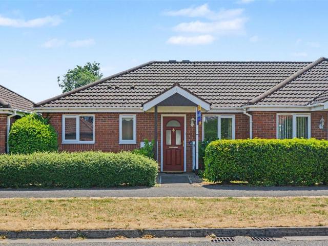 2 bedroom terraced bungalow for sale