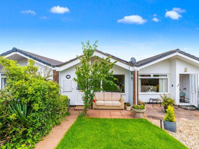 2 bedroom terraced bungalow for sale