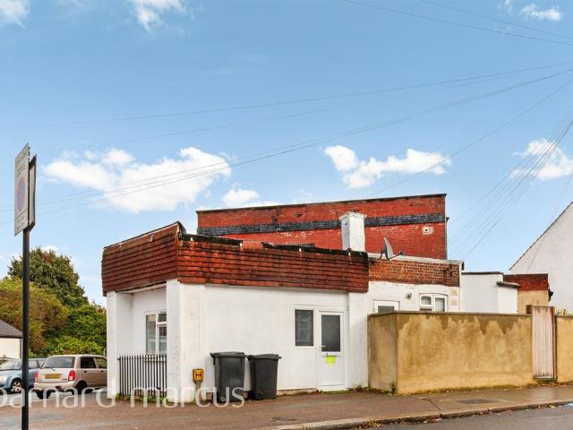 2 bedroom terraced bungalow for sale