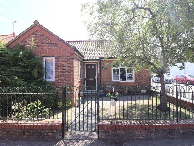 2 bedroom terraced bungalow for sale