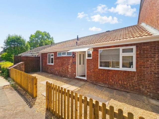 2 bedroom terraced bungalow for sale