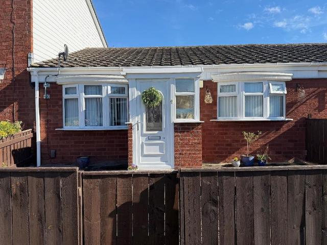 2 bedroom terraced bungalow for sale