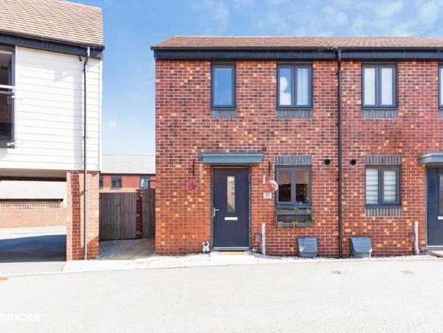 2 bedroom terraced bungalow for sale
