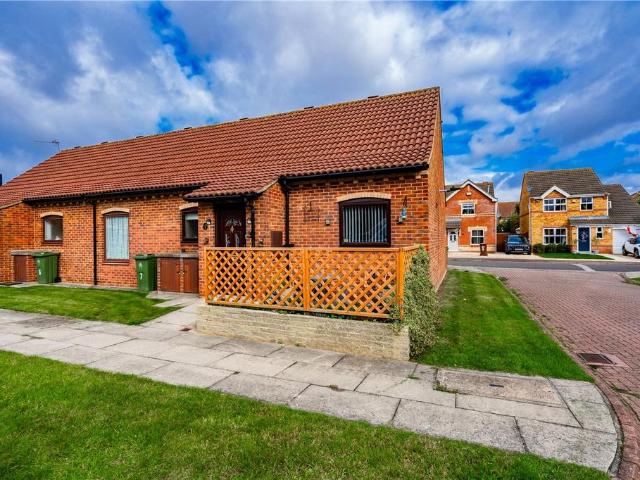 2 bedroom terraced bungalow for sale