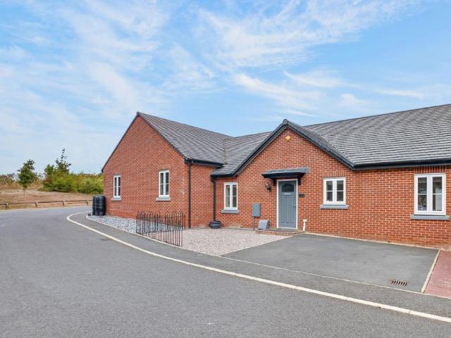2 bedroom terraced bungalow for sale