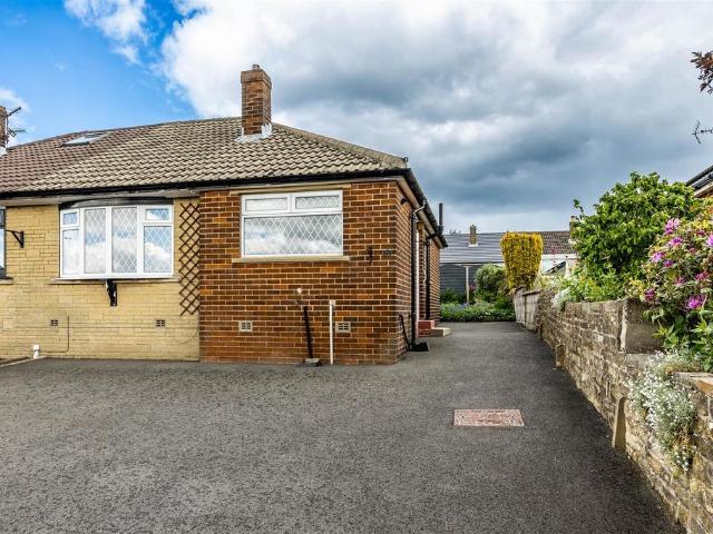 2 bedroom terraced bungalow for sale