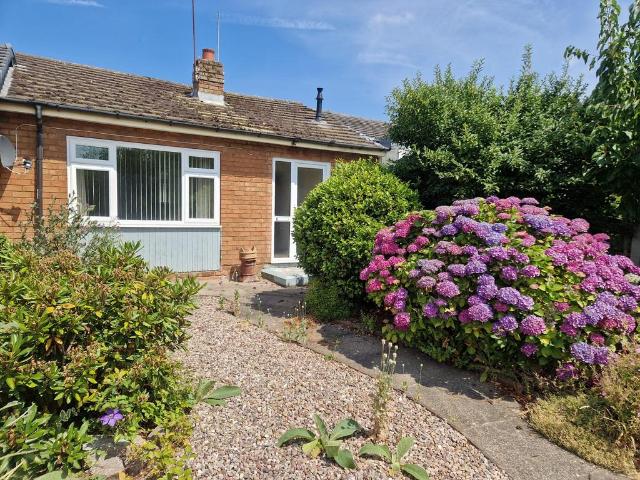 2 bedroom terraced bungalow for sale