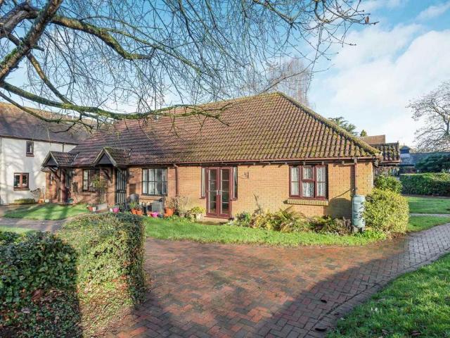 2 bedroom terraced bungalow for sale