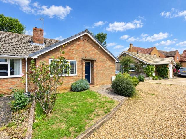 2 bedroom terraced bungalow for sale