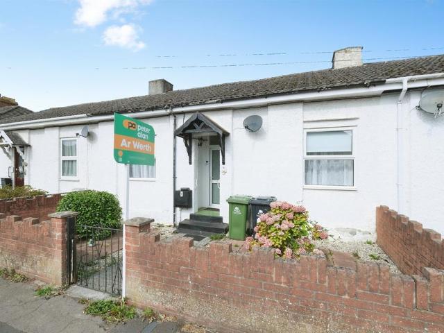 2 bedroom terraced bungalow for sale