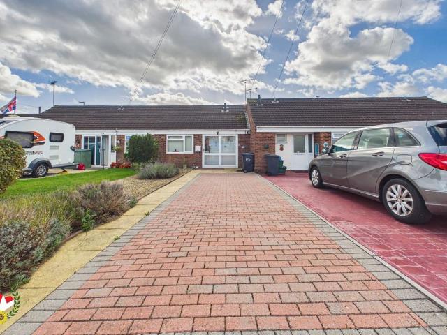 2 bedroom terraced bungalow for sale
